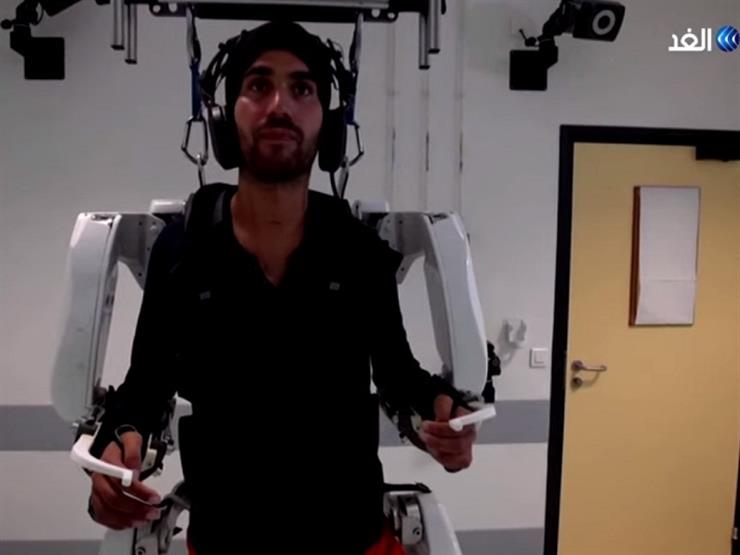هيكل روبوتي لمعالجة الشلل الرباعي- فيديو 