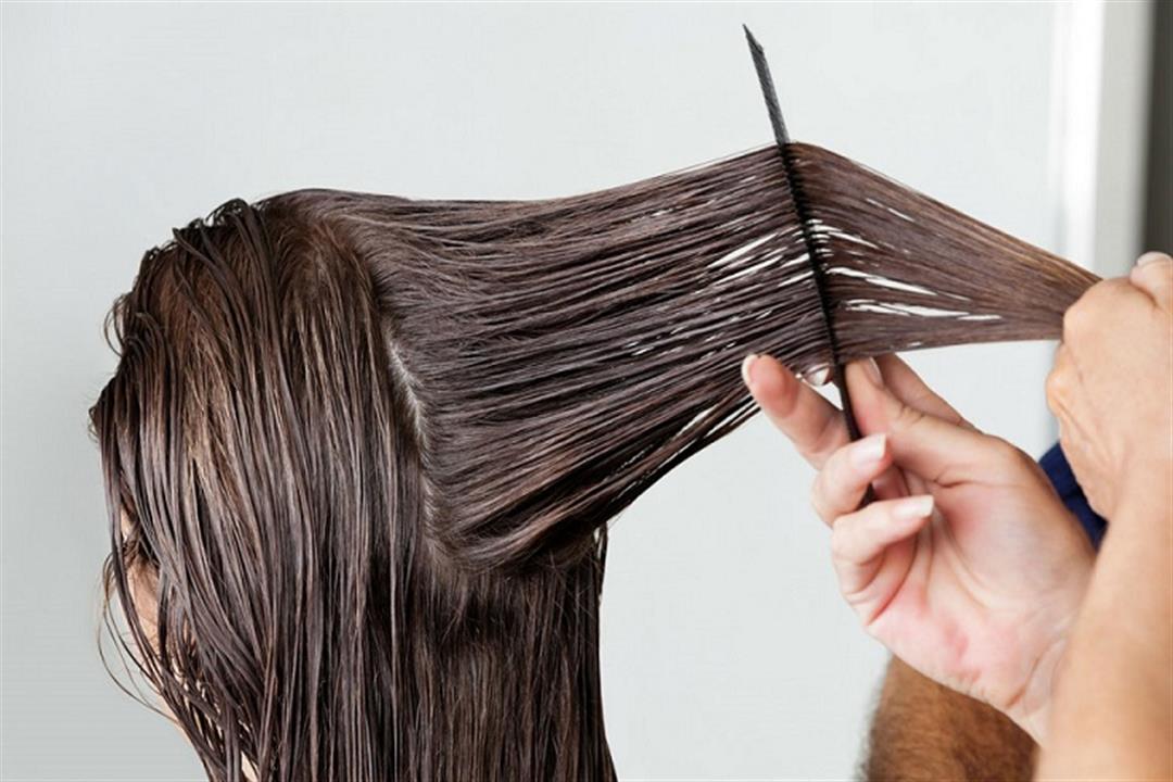 5  طرق للحصول على شعر ناعم بدون تقصف (صور)