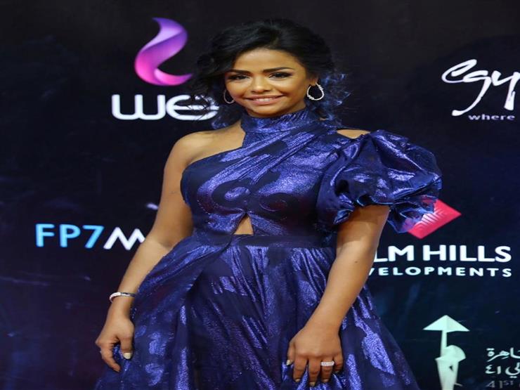 هكذا سخرت أسماء أبو زيد من إطلالتها في القاهرة السينمائي هكذا سخرت أسماء أبو زيد من إطلالتها في القاهرة السينمائي