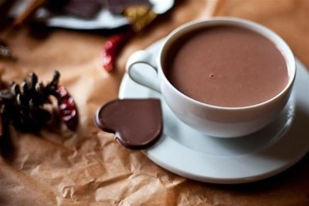 مفاجأة لمحبيها.. مشروب الشوكولاتة يقلل من خطر الإصابة بالنوبات القلبية