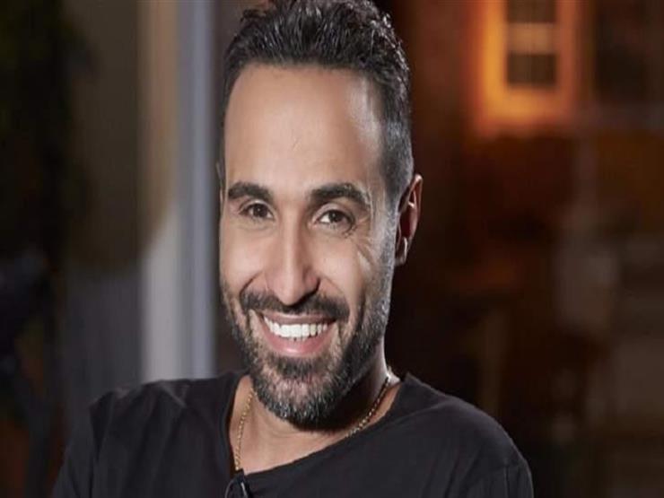 على طريقة هنيدي.. أحمد فهمي ينشر صورته مع السجائر على طريقة هنيدي.. أحمد فهمي ينشر صورته مع السجائر