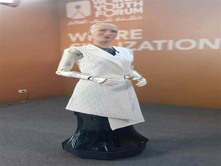 شريف عامر: روبوت "صوفيا" لفت الأنظار في منتدى شباب العالم