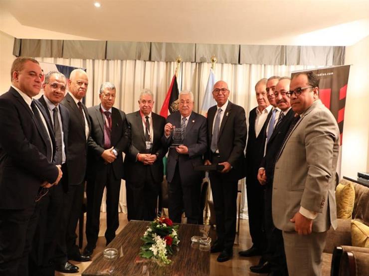 الرئيس الفلسطيني يلتقي وفدًا من المركز المصري للفكر الرئيس الفلسطيني يلتقي وفدًا من المركز المصري للفكر