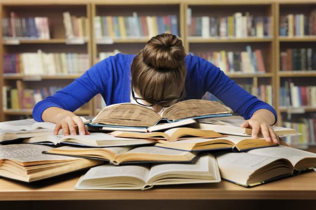 5 عادات خاطئة تضر بصحة الطلاب في موسم الامتحانات (صور)