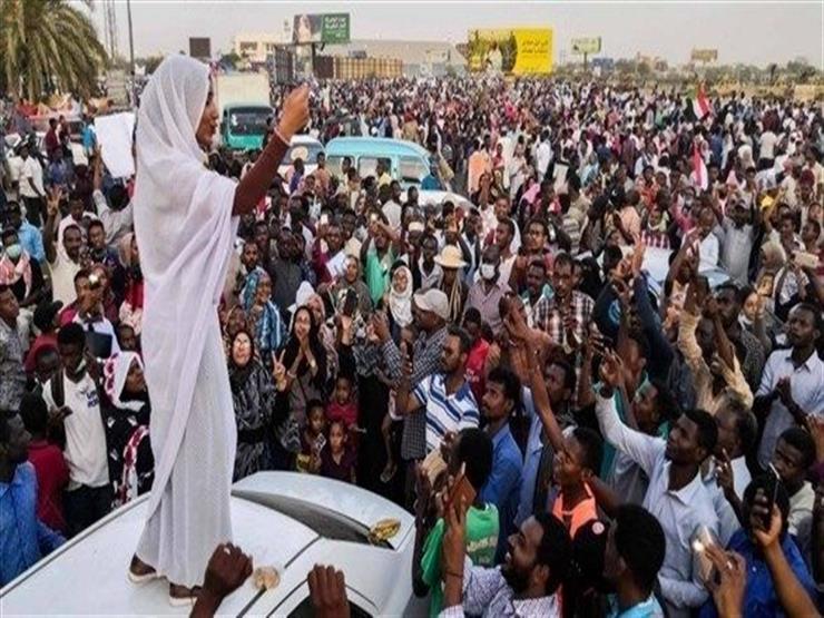 برحلة قطار...آلاف السودانيين يحتفلون بمرور عام على ثورة ديسمبر