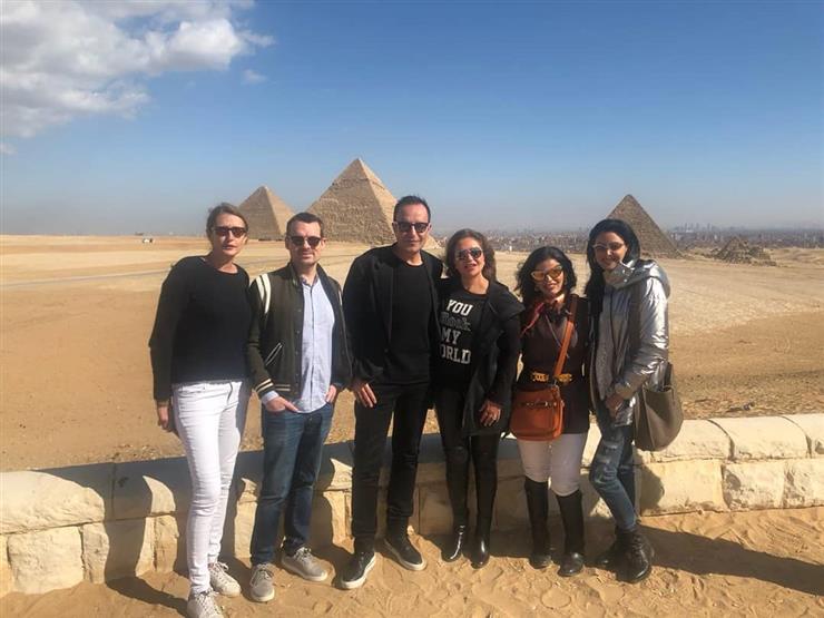 صور ليلى علوي في جولة سياحية مع المصمم العالمي مايكل ميشيل مصراوى