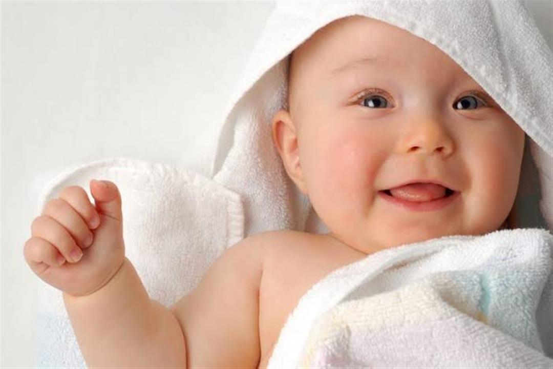 هل استحمام الطفل في الشتاء يعرضه للإصابة بنزلات البرد؟