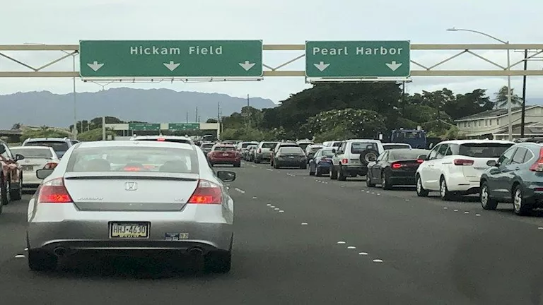 أؤجر سيارتي وأحصل على دخل شهري فهل عليه زكاة؟.. الإفتاء توضح