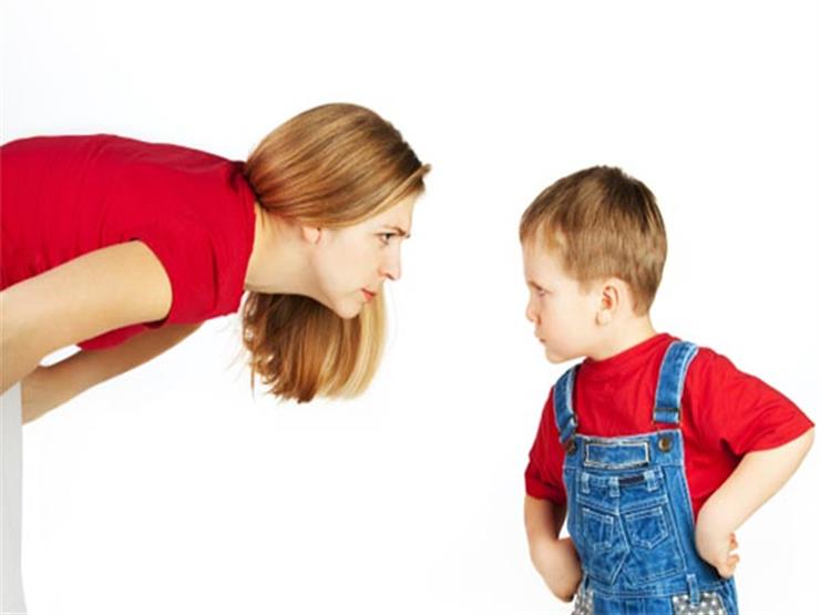 بينها استخدام الهاتف لإسكاته.. 5 أخطاء يجب تجنبها عند تربية الأطفال بينها استخدام الهاتف لإسكاته.. 5 أخطاء يجب تجنبها عند تربية الأطفال