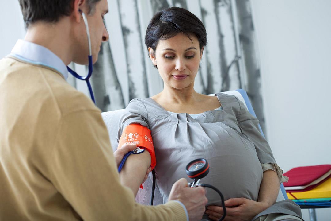 ارتفاع ضغط الدم أثناء الحمل- متى يكون خطرًا على الحامل والجنين؟