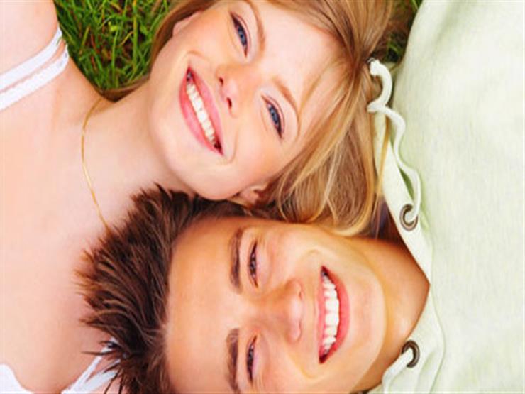 في اليوم العالمي للسعادة.. هذا ما يحدث لجسمك عند الضحك