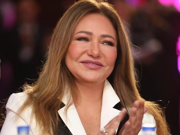 صورة| ليلى علوي تحتفل بعيد العمال على طريقتها الخاصة صورة| ليلى علوي تحتفل بعيد العمال على طريقتها الخاصة