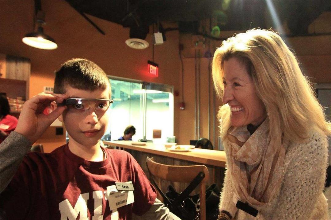 كيف تساعد نظارات جوجل أطفالاً أصيبوا بمرض التوحد؟