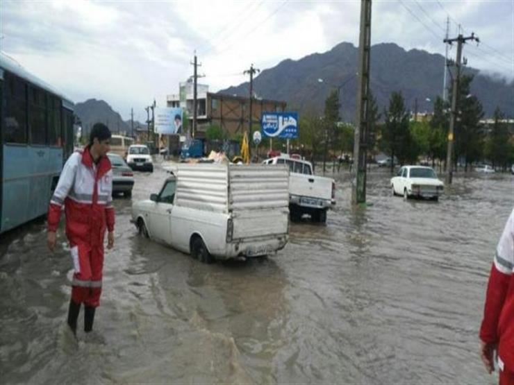 قتلى ومفقودين في فيضانات عارمة تضرب مدينة مشهد (فيديو)