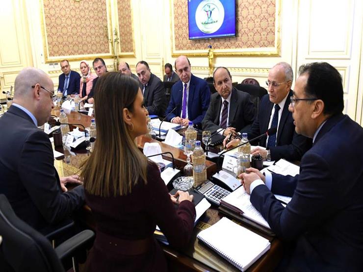 مدبولي خلال اجتماعه مع وزراء الاستثمار والمالية وا