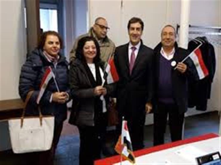 سفير مصر بهولندا: إقبال المصريين على الاستفتاء جيد
