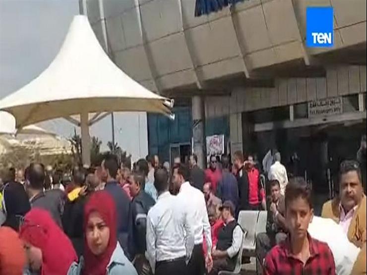 ازدحام شديد في مطار القاهرة الدولي عقب توافد المواطنين للاستفتاء