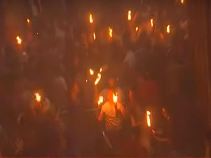 شاهد.. أقباط القدس يشعلون الشموع احتفالا بـ" النور المقدس" وسط تشديدات أمنية إسرائيلية مكثفة