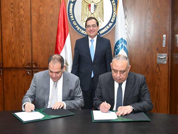 البترول توقع مذكرة مع التمويل الدولية لتحويل مصر إلى مركز إقليمي للطاقة البترول توقع مذكرة مع التمويل الدولية لتحويل مصر إلى مركز إقليمي للطاقة