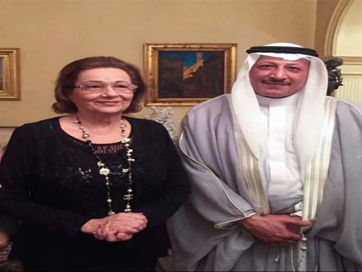 ظهور جديد لـ مبارك وأسرته بصحبة شاعر خليجي صور مصراوى