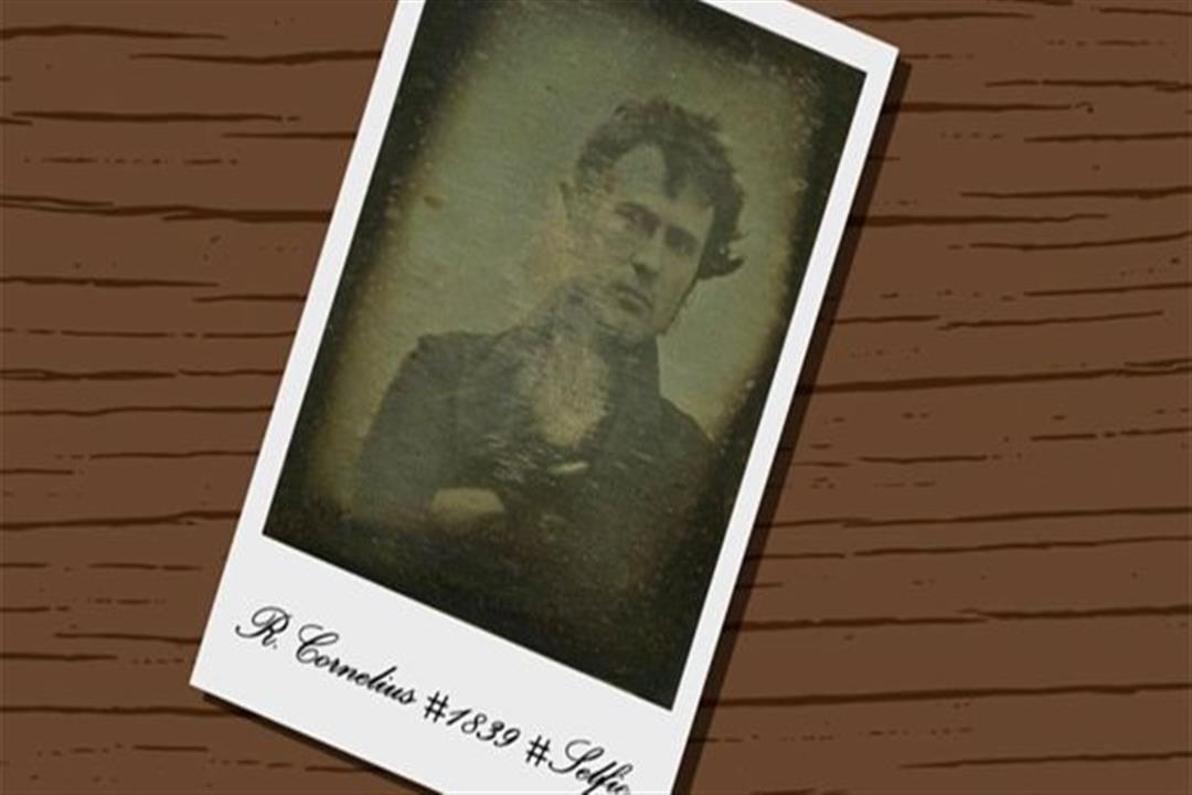 أول صورة سيلفي