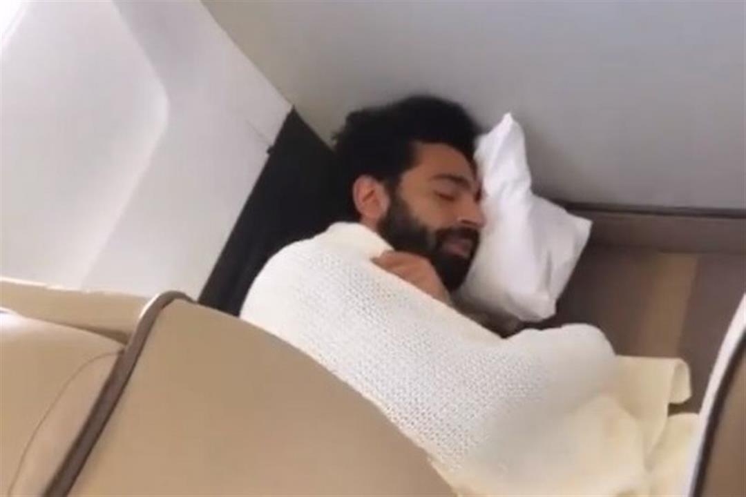  بعد فيديو محمد صلاح.. تعرف على فوائد وأضرار النوم على الأرض