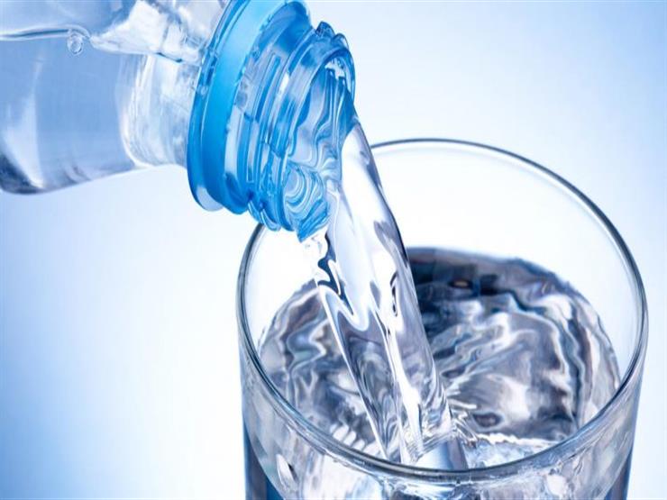 استشاري تغذية يقدم تحذيرًا ونصيحة عن شرب المياه في رمضان - فيديو
