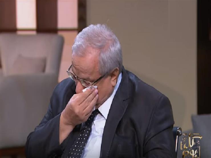 رئيس الهيئة العامة السورية للاجئين يبكي تأثرًا لما يحدث ضد السوريين