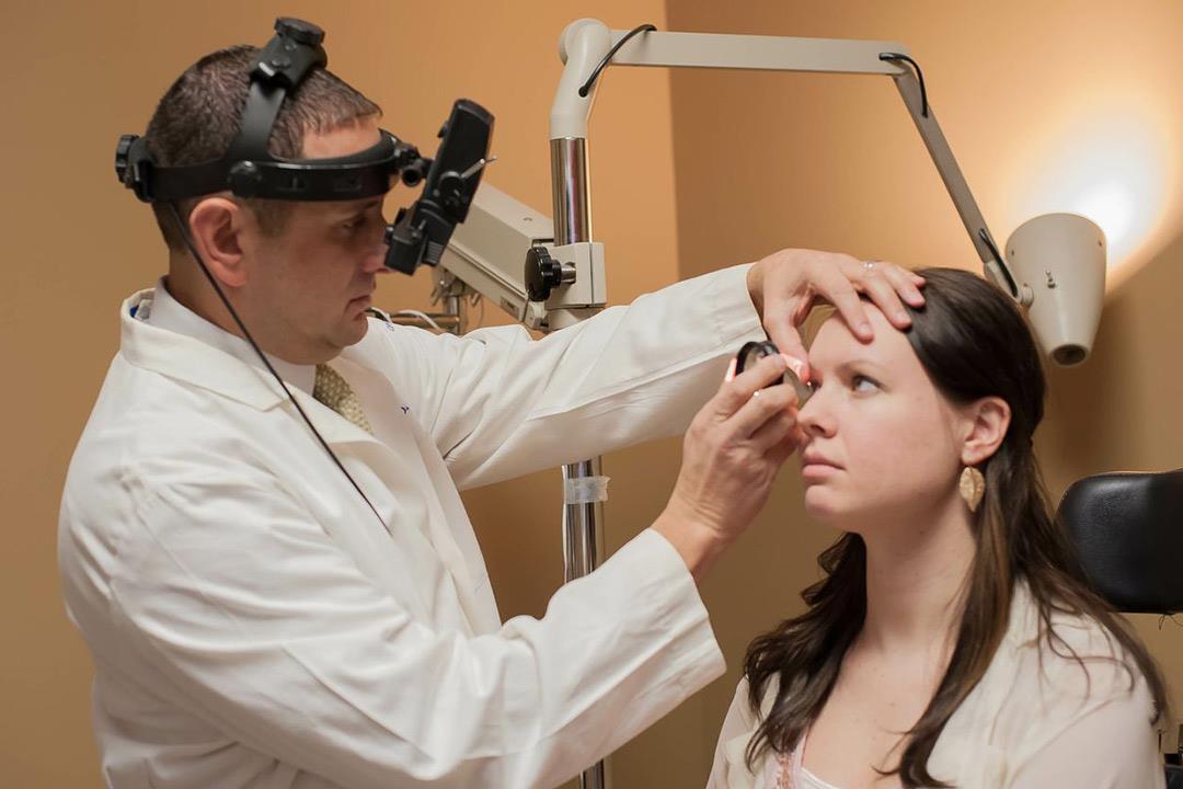 علاج لضعف النظر.. تعرف على كيفية إجراء عمليات حقن العين
