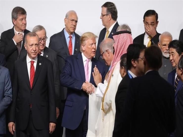 تعليق عمرو أديب على تخطي أردوغان للبروتوكول خلال صورة قمة العشرين الجماعية