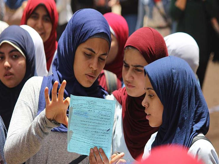  طالب بالثانوية العامة يقدم مقترح لحل الأزمة وتأجيل الامتحانات