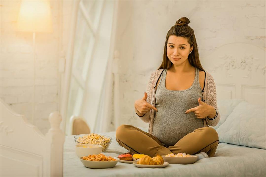 تناول الأطعمة المصنعة خلال فترة الحمل يهدد طفلِك بالتوحد