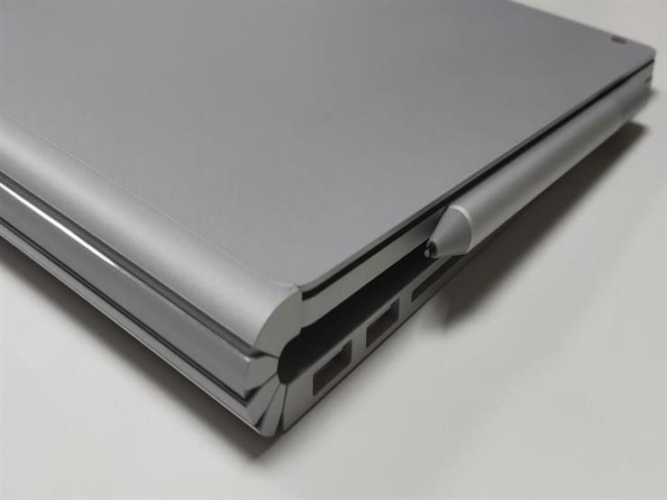 مايكروسوفت تطور نسخة جديدة من حاسب "Surface Pro" قابلة للطي مايكروسوفت تطور نسخة جديدة من حاسب "Surface Pro" قابلة للطي