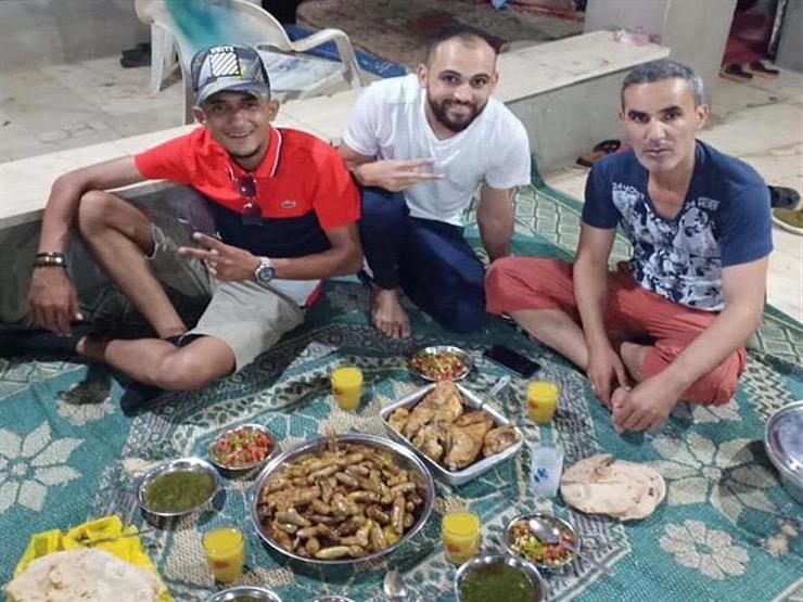 ضد التعصب.. مصري "عزم" مشجعي الجزائر على "محشي وملوخية" ضد التعصب.. مصري "عزم" مشجعي الجزائر على "محشي وملوخية"