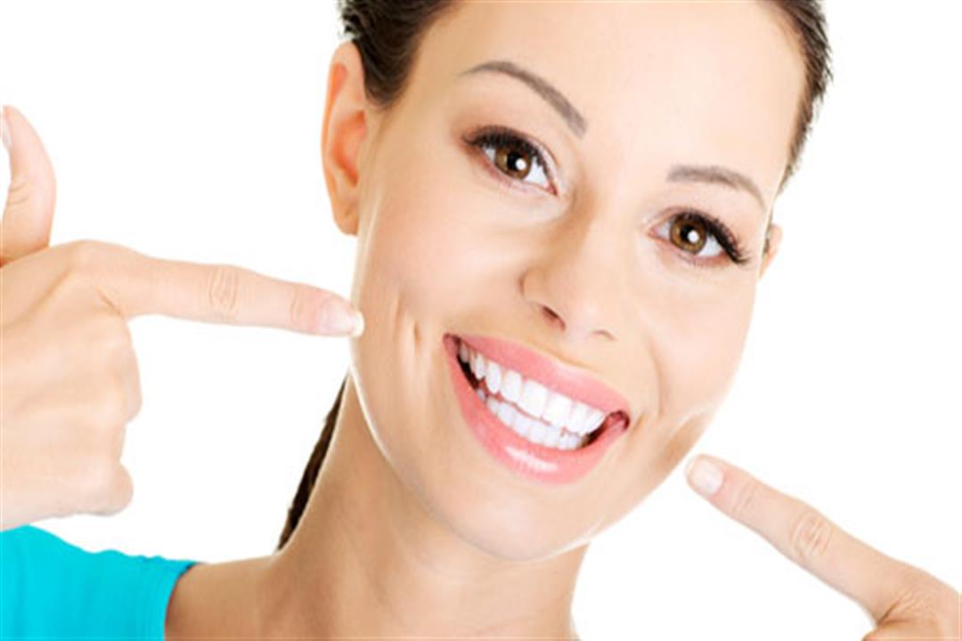 بعضها يهدد صحتك.. أغرب 6 وصفات طبيعية لتنظيف الأسنان