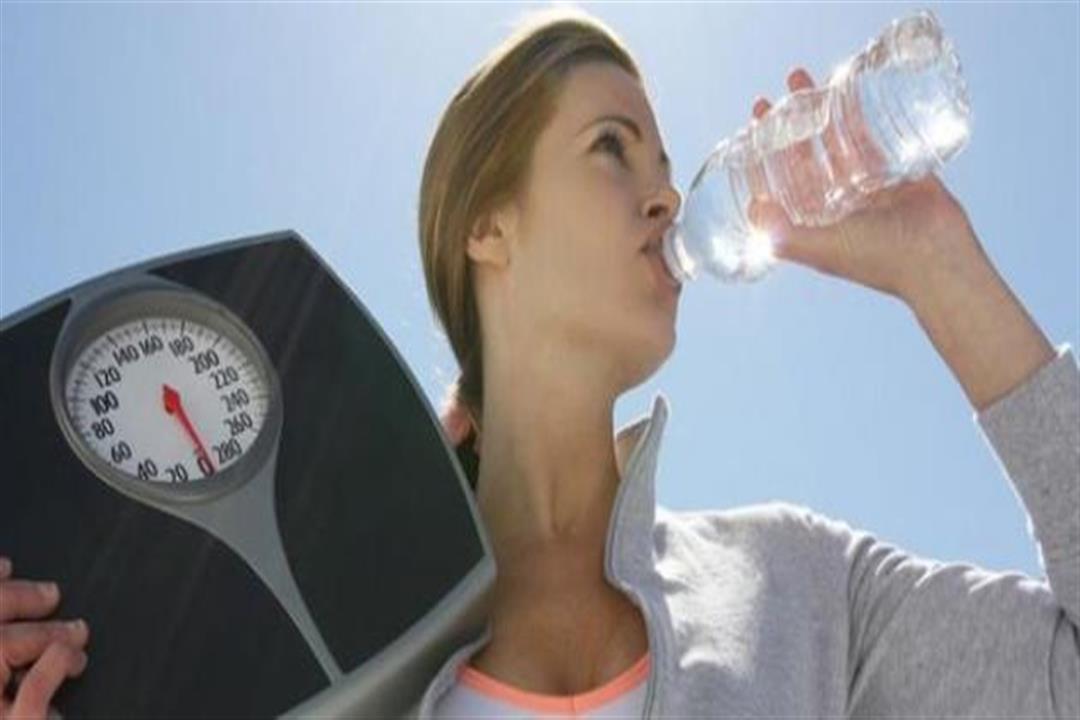 منها شرب الماء.. 8 عادات بسيطة تحميك من زيادة الوزن