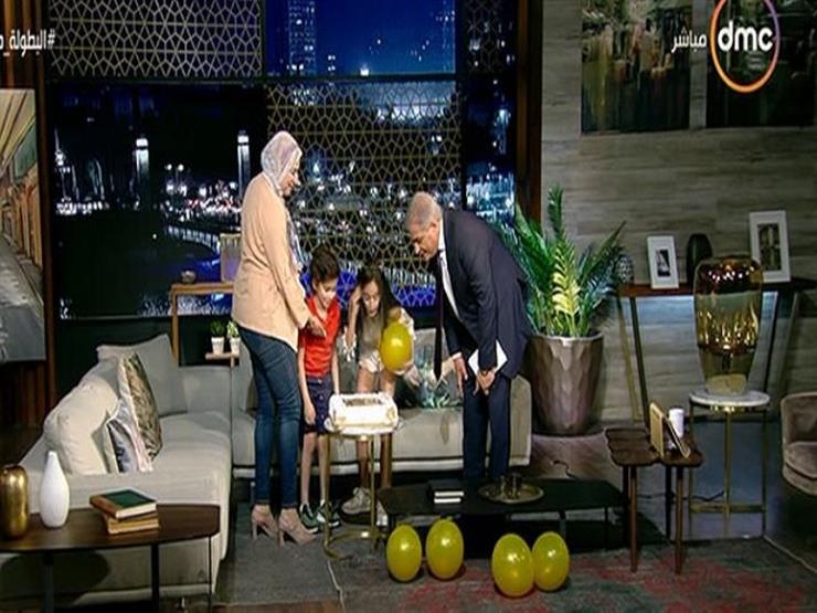 أسامة كمال يحتفل بعيد ميلاد ابنة أول ضابط شهيد يشارك في "30 يونيو"- فيديو