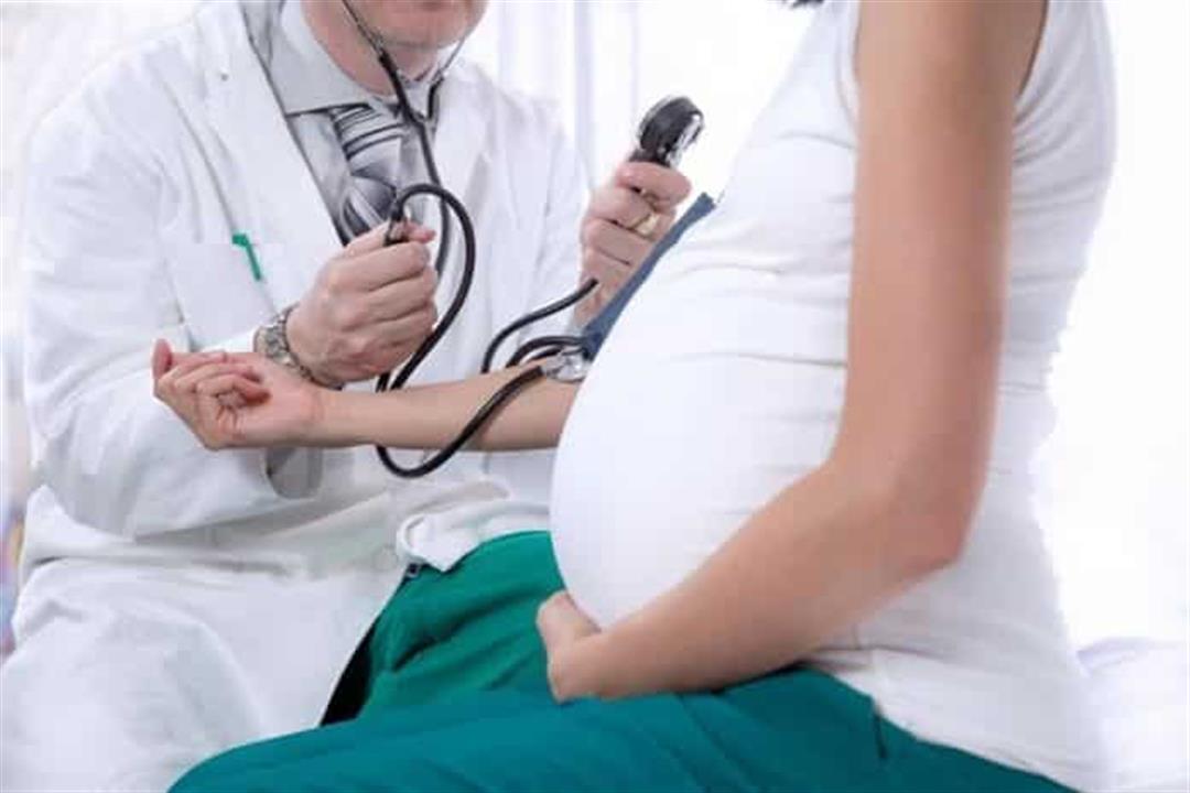 كيف يؤثر ارتفاع ضغط الدم أثناء الحمل على الأم والجنين؟