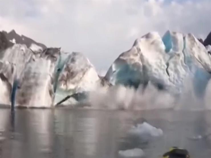 شاهد.. انهيار جليدي يسحق زوارق المغامرين في ألاسكا