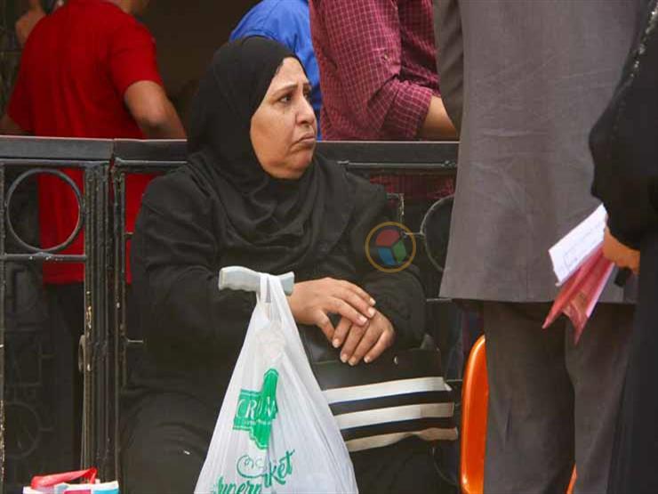 بعد حادث الانفجار.. مرضى ينتظرون أمام معهد الأورام على أمل العلاج بعد حادث الانفجار.. مرضى ينتظرون أمام معهد الأورام على أمل العلاج