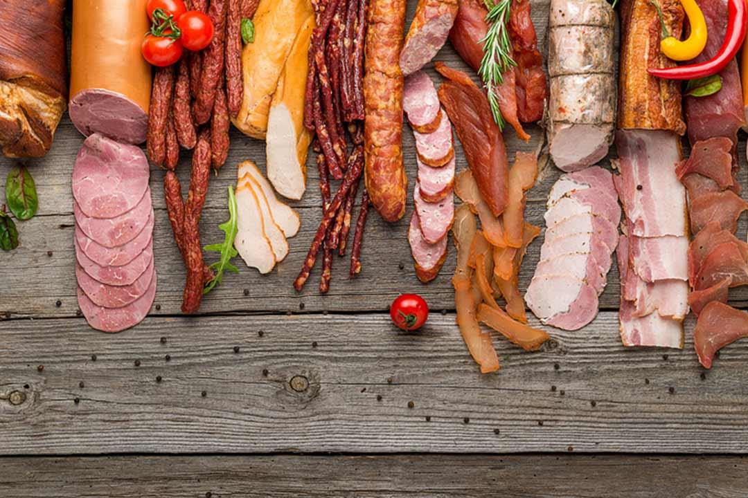 اللحوم المصنعه