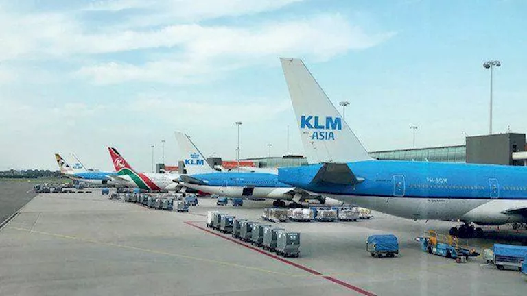 رويترز: الطيران الهولندي يعلق رحلاته إلى دبي والرياض والدمام