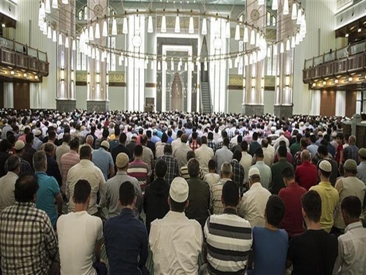 حكم الوقوف في الصف الثاني منفردًا في صلاة الجماعة.. تعرف على رأي "البحوث الإسلامية" حكم الوقوف في الصف الثاني منفردًا في صلاة الجماعة.. تعرف على رأي "البحوث الإسلامية"
