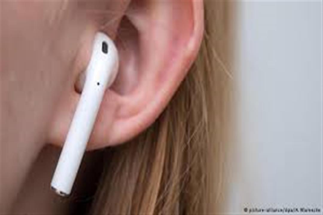 مرض خطير قد تسببه سماعات الأذن اللاسلكية.. تعرف عليه 