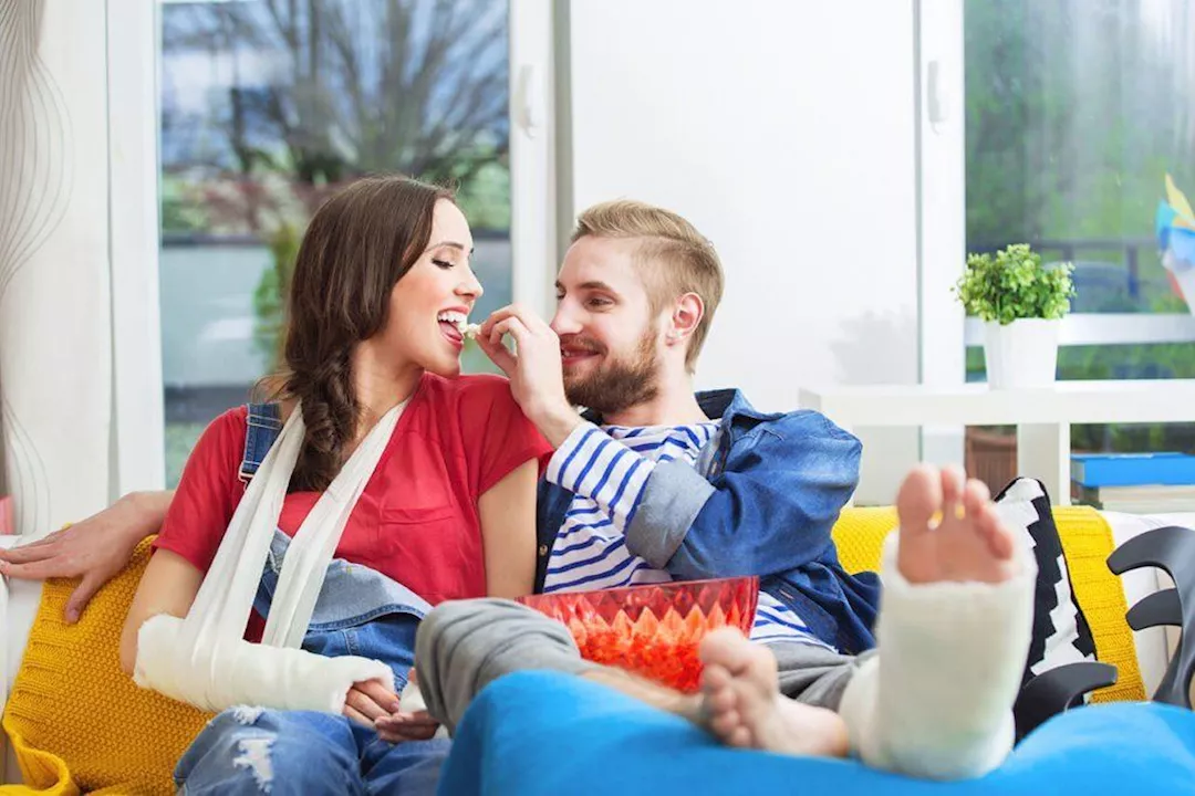 هشاشة العظام والوقاية منها.. طبيب يوضح أبرز الأطعمة لتقليل خطر الكسور