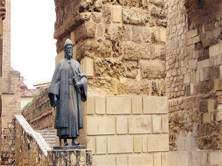 مجدد القرن الخامس الهجري.. ابن حزم الأندلسي يجيز تولي المرأة المناصب العامة منذ 900 عام مجدد القرن الخامس الهجري.. ابن حزم الأندلسي يجيز تولي المرأة المناصب العامة منذ 900 عام