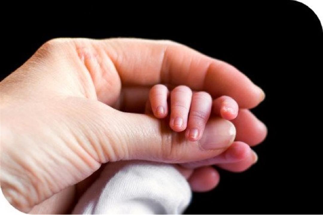 فوائد يوفرها العناق لصحة طفلِك  1
