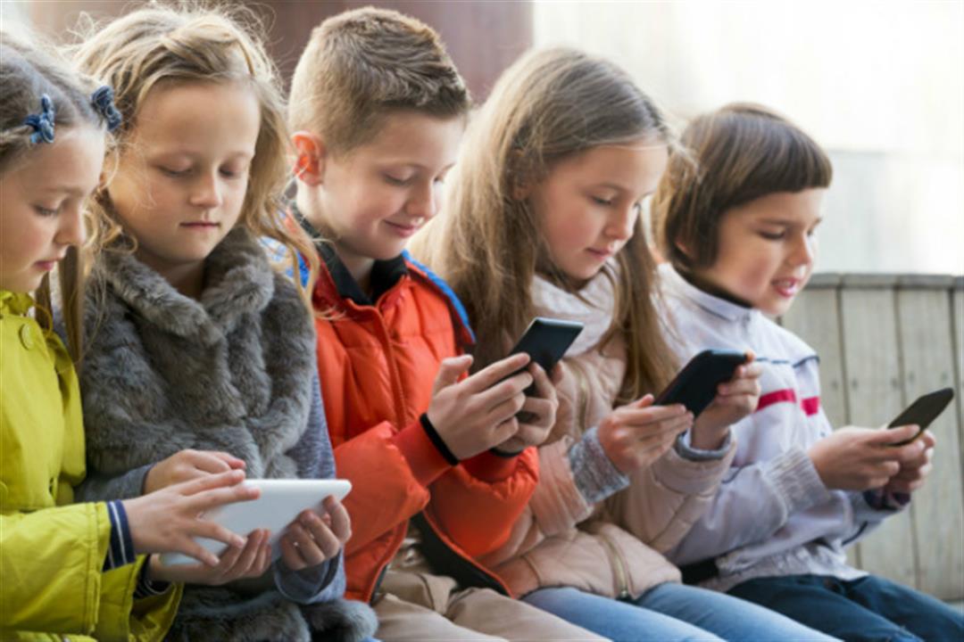 دراسة: إدمان الهواتف الذكية قد يفيد الأطفال والمراهقين في هذه الحالة