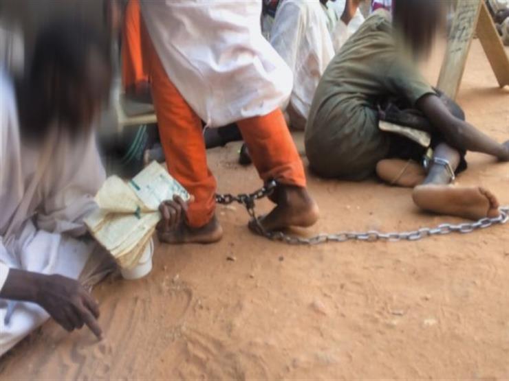 آلاف الصبية يعذبون ويكبلون بالسلاسل في مدارس إسلامية في السودان آلاف الصبية يعذبون ويكبلون بالسلاسل في مدارس إسلامية في السودان
