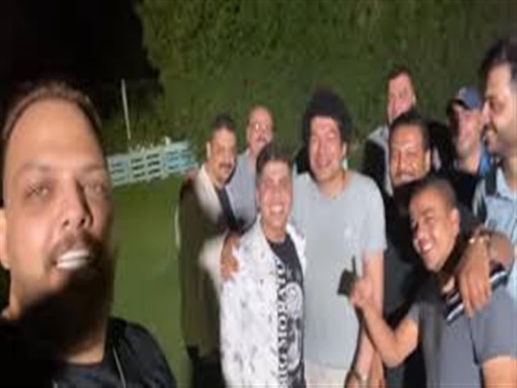 بعد أزمتهما الأخيرة.. جلسة صلح بين باسم سمرة وعمر كمال برعاية الأصدقاء (فيديو) بعد أزمتهما الأخيرة.. جلسة صلح بين باسم سمرة وعمر كمال برعاية الأصدقاء (فيديو)